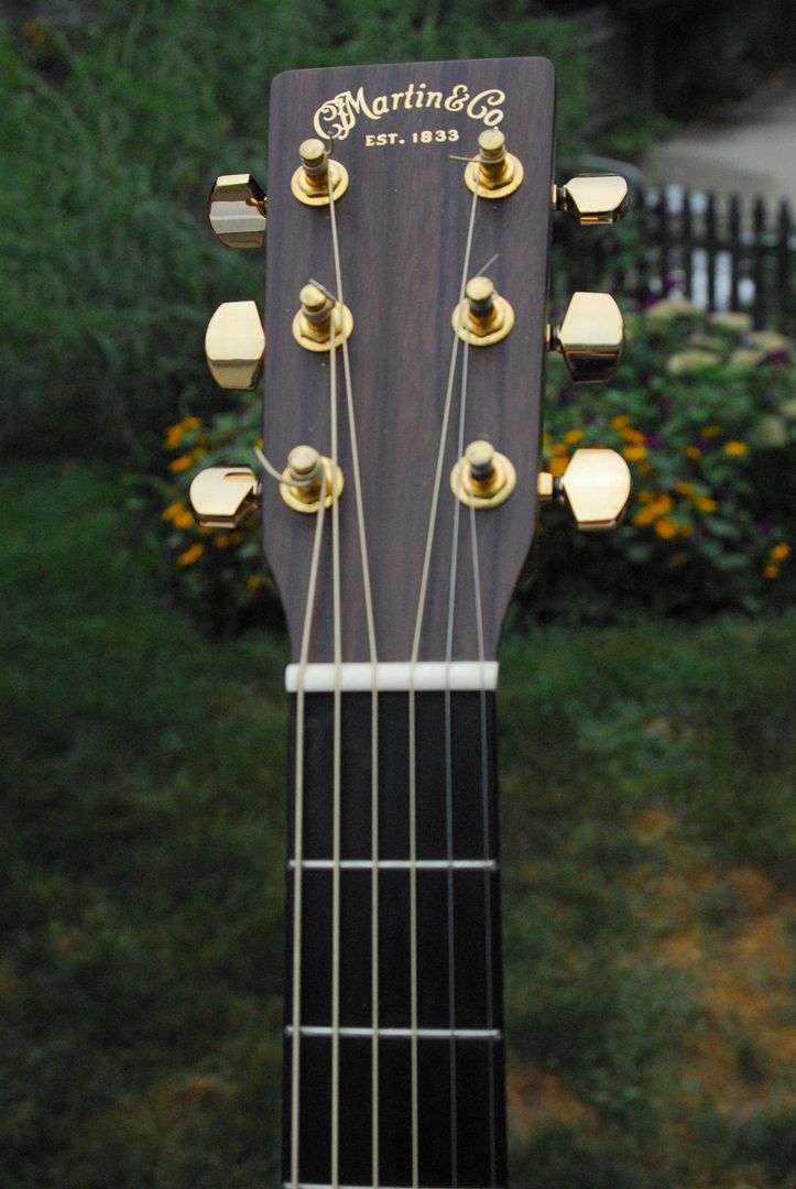 http://i838.photobucket.com/albums/zz302/guitargarden/Martin%20Custom%20Jumbo/MJH_6151_zps83c44efb.jpg