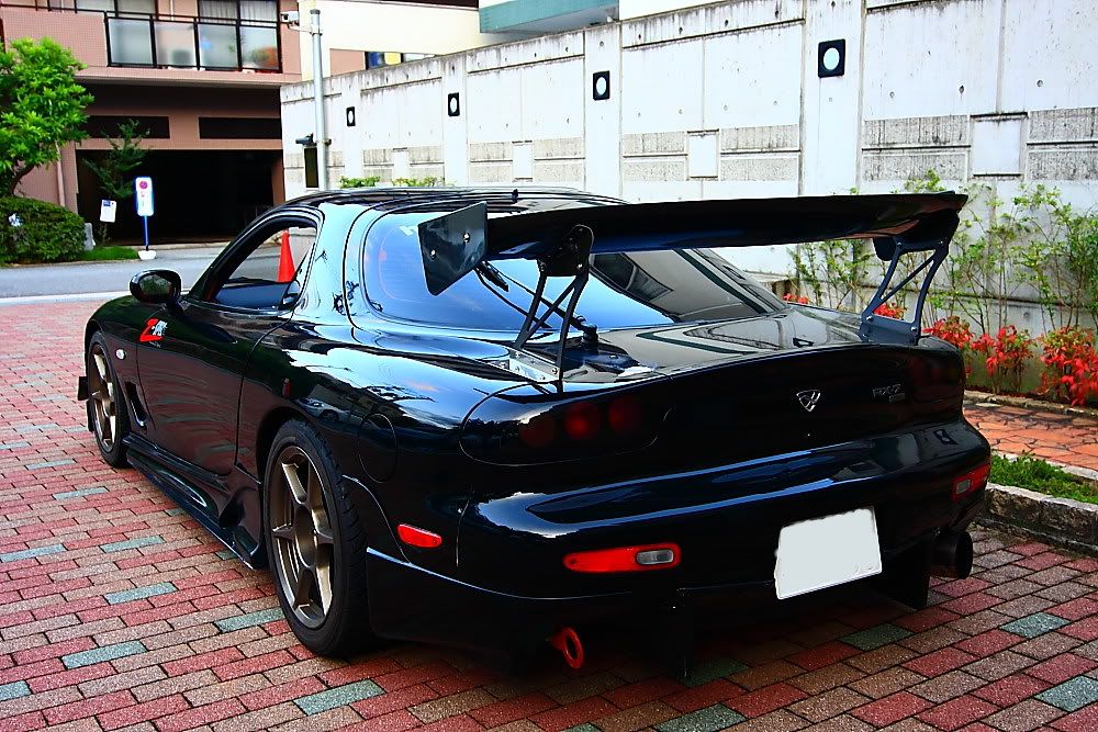 http://i838.photobucket.com/albums/zz304/votblindub2/blackrx7rear.jpg